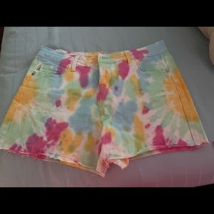 Judy blue tie dye shorts size M.